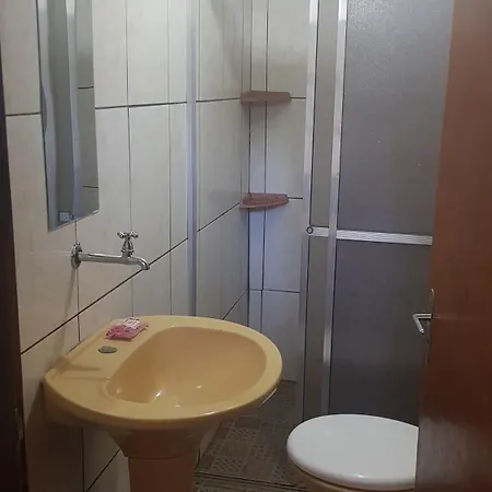 Casa No Centro De Foz! Ar-Condicionado, Smart Tv, Wi-Fi, Cozinha, Ventilador E 4 Camas Apartment Foz do Iguacu Exterior photo